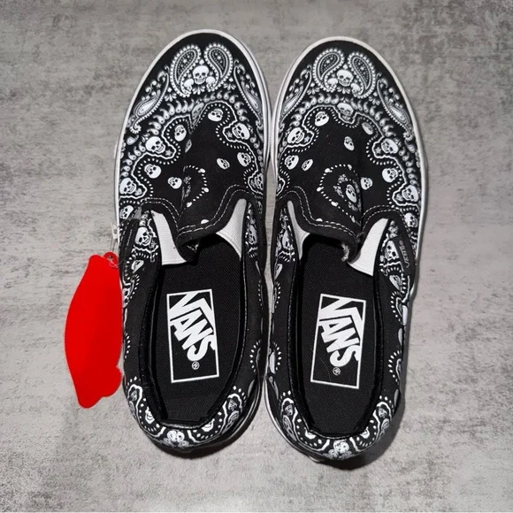 Black & White Vans - 4.5 Men / 6 Women - Picture 5 of 7